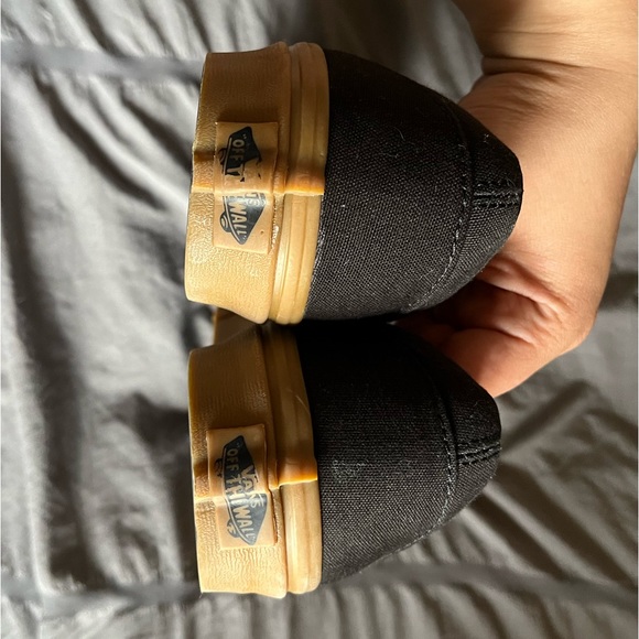 Vans - Picture 3 of 3